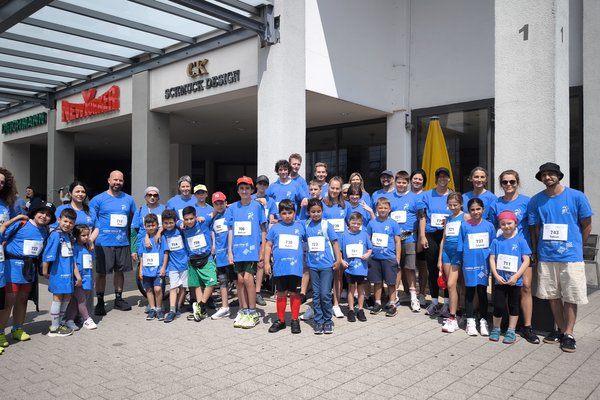 Das Bild zeigt die 43 Teilnehmer und Teilnehmerinnen der Bertholdschule am Stadtlauf 2026.